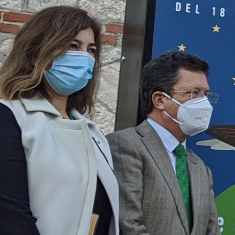 La directora de la Muestra, junto al Embajador Roldán y al Cónsul Daniel Peñaranda